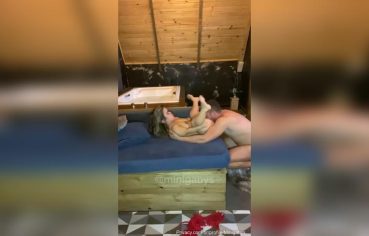 Mini Gabys onlyfans dela transando com um safado que tem pinto grande que mete o ferro nela de 4